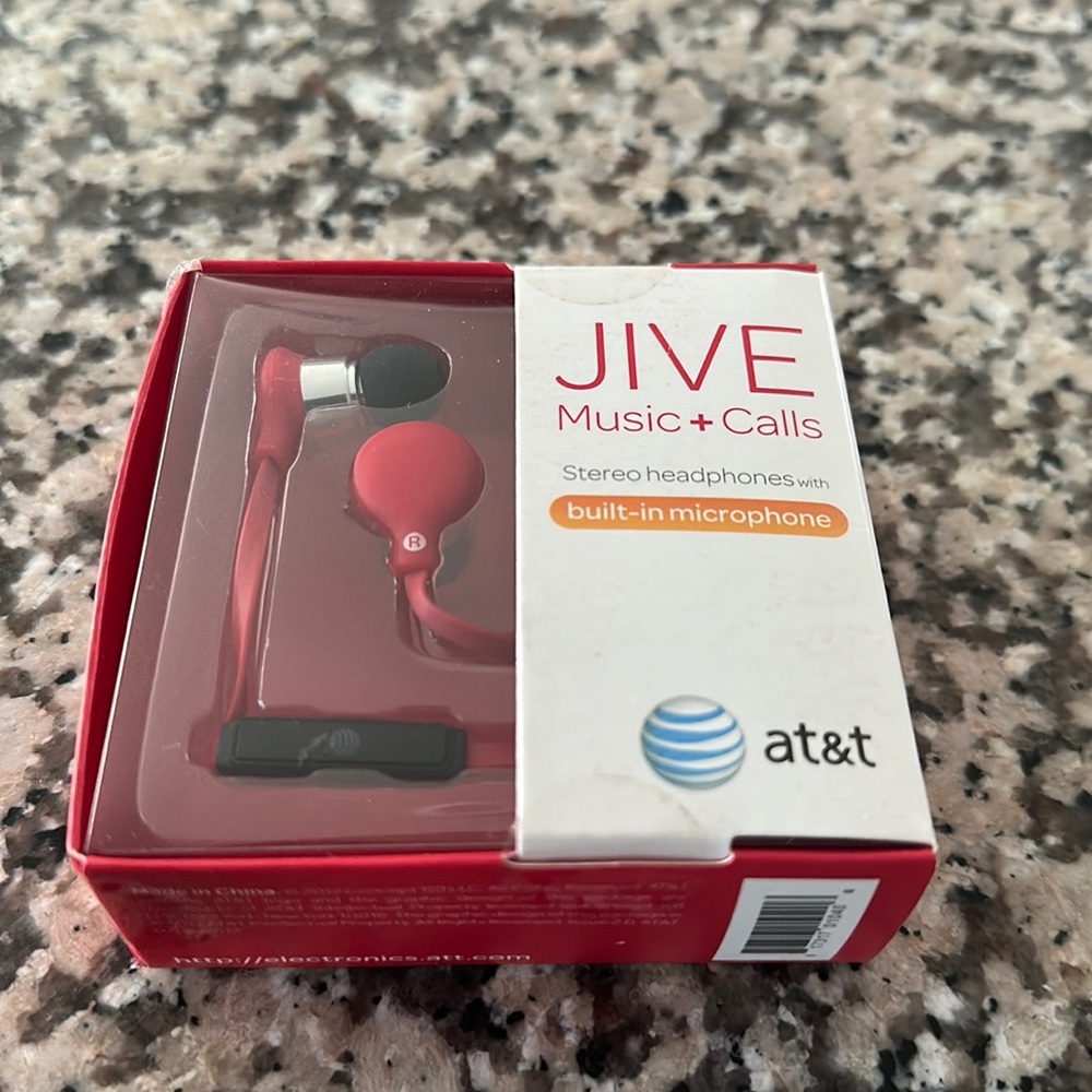 NWT JIVE MUSIC + CALLS Stereo Headphones with Built-in Microphone.
